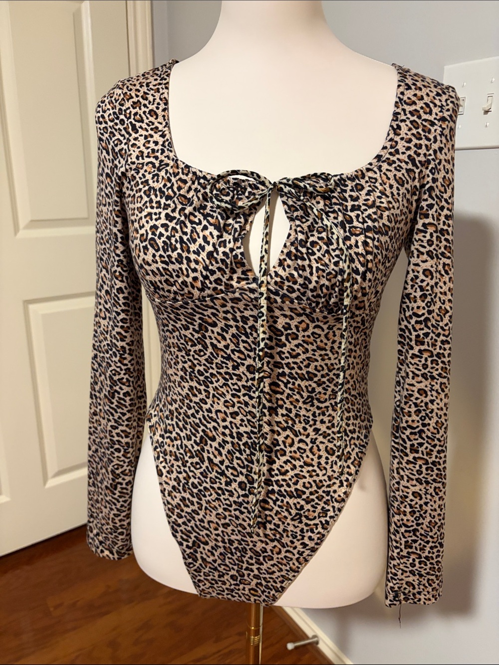 Shein Women’s Leopard Print Long Sleeve Tie-Front Bodysuit Size Small